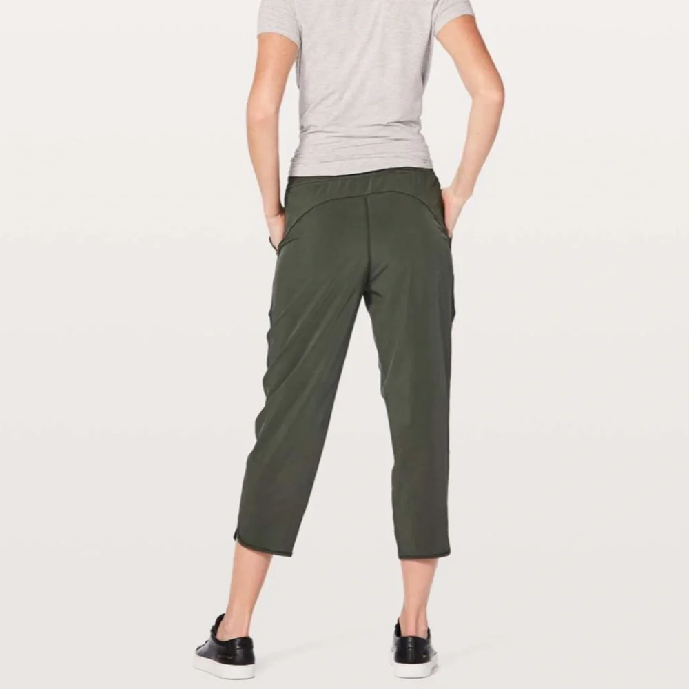 Lululemon Final Play Crop *23” Evergreen Size 6 FLAWED